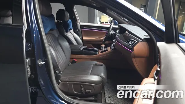 Genesis G90 2019 thumb 10