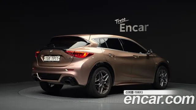 Infiniti Q30 2018 thumb 2