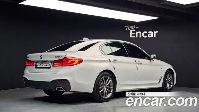 BMW 5-Series 2017 thumb 2