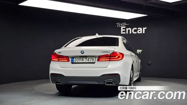 BMW 5-Series 2017 thumb 4
