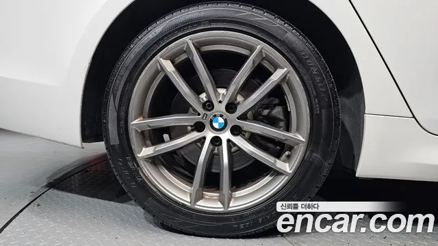 BMW 5-Series 2017 thumb 5