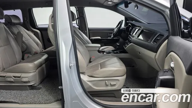 Kia Carnival 2018 thumb 11