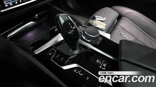 BMW 5-Series 2021 thumb 9