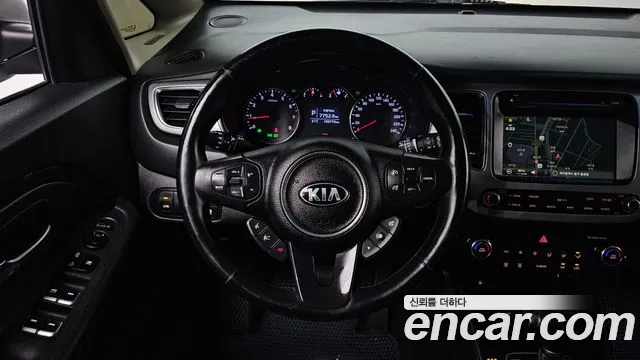 Kia Carens 2013 thumb 12