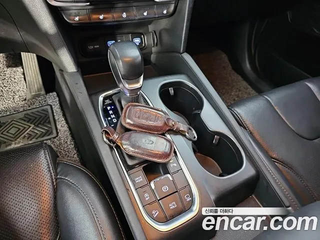 Hyundai Santa Fe 2018 thumb 8