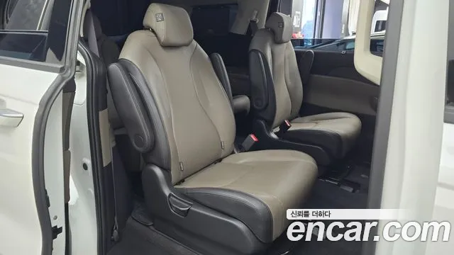 Kia Carnival 2024 thumb 11