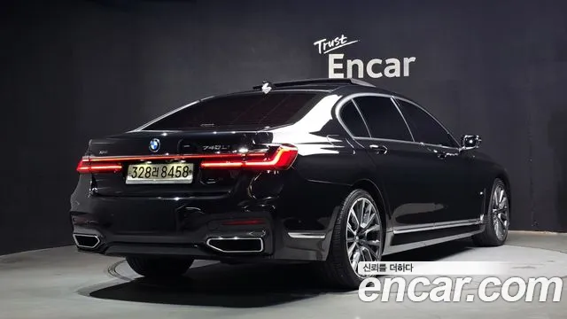 BMW 7-Series 2020 thumb 2