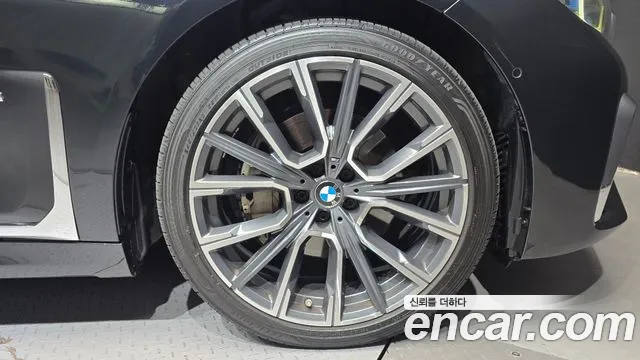 BMW 7-Series 2020 thumb 5