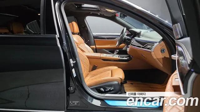 BMW 7-Series 2020 thumb 11