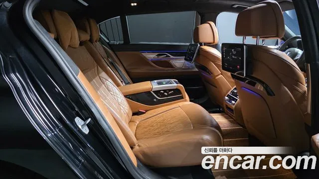 BMW 7-Series 2020 thumb 12