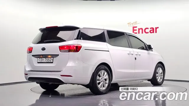 Kia Carnival 2015 thumb 2