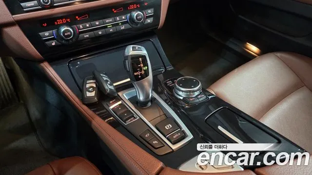 BMW 5-Series 2015 thumb 8