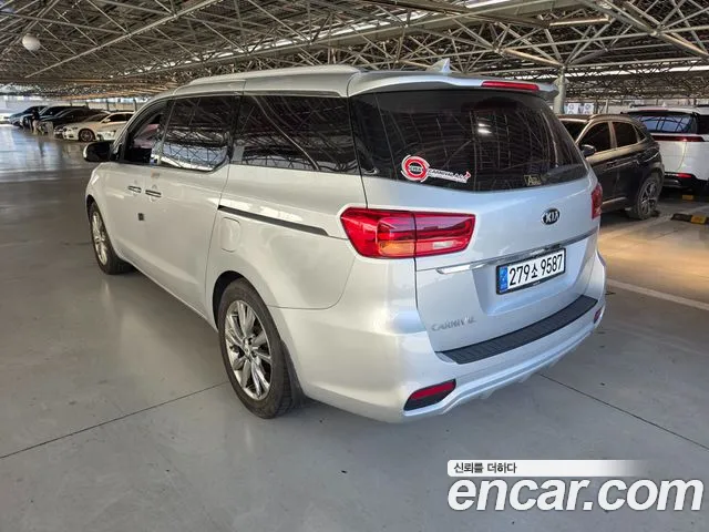 Kia Carnival 2018 thumb 4
