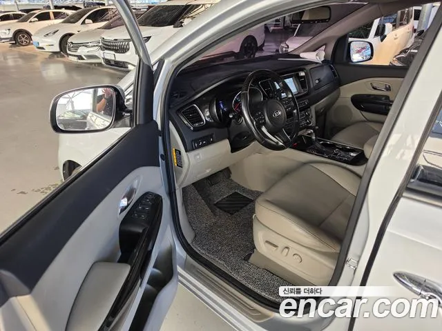 Kia Carnival 2018 thumb 5
