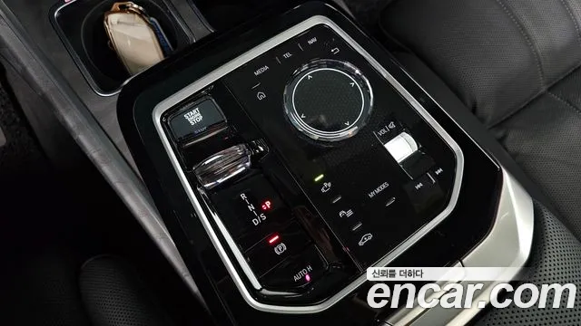 BMW 7-Series 2024 thumb 9