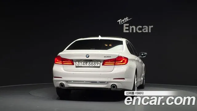 BMW 5-Series 2020 thumb 3