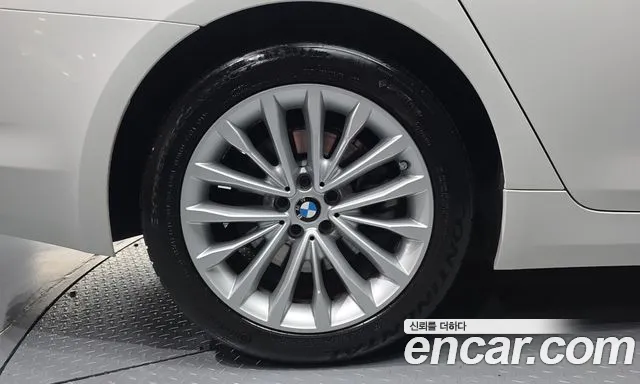 BMW 5-Series 2020 thumb 4