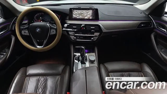 BMW 5-Series 2020 thumb 6
