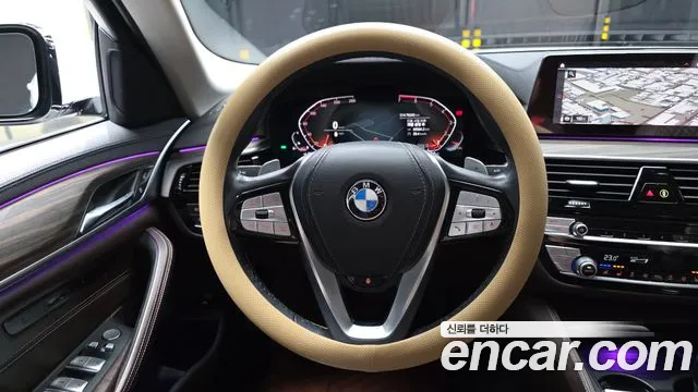 BMW 5-Series 2020 thumb 12