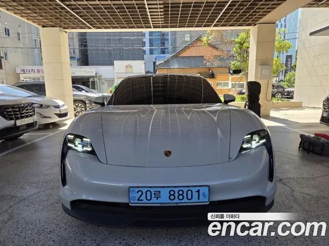 Porsche Taycan 2022 thumb 2