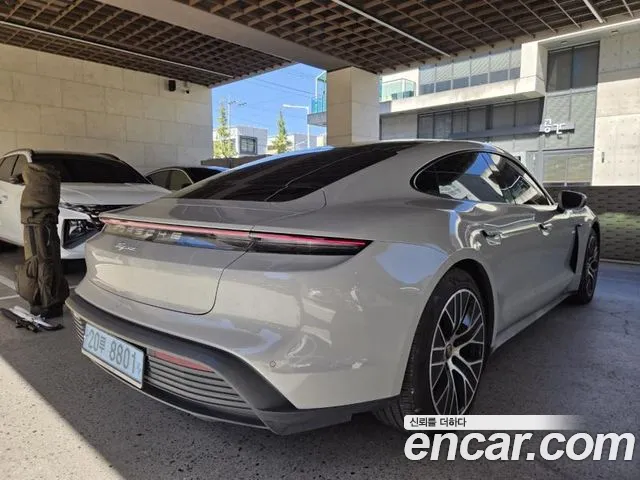 Porsche Taycan 2022 thumb 5