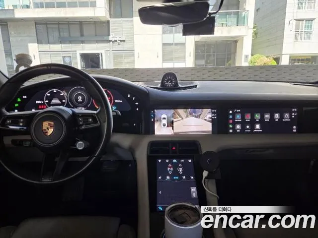 Porsche Taycan 2022 thumb 6