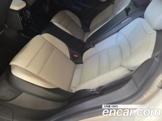 Porsche Taycan 2022 thumb 7