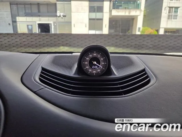 Porsche Taycan 2022 thumb 9