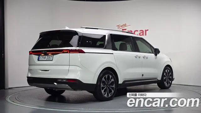Kia Carnival 2023 thumb 2