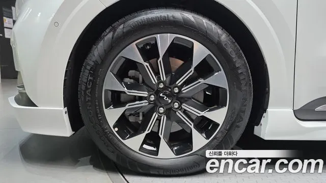 Kia Carnival 2023 thumb 5