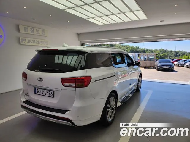 Kia Carnival 2018 thumb 2