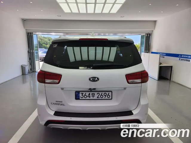 Kia Carnival 2018 thumb 4