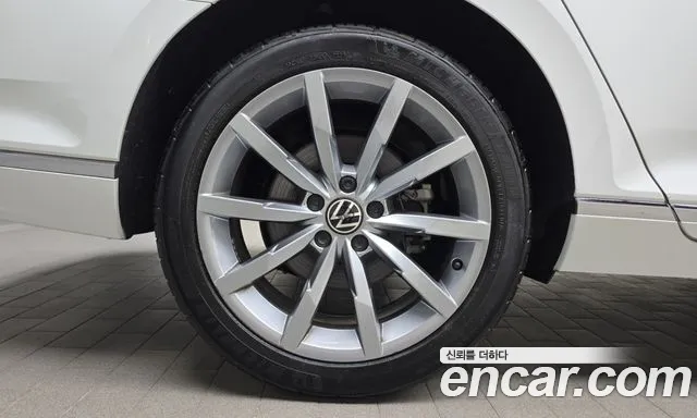 Volkswagen Passat (North America and China) 2021 thumb 5