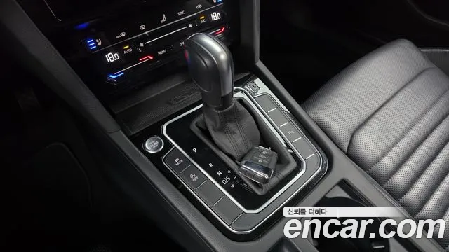 Volkswagen Passat (North America and China) 2021 thumb 9