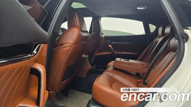 Maserati Quattroporte 2019 thumb 12