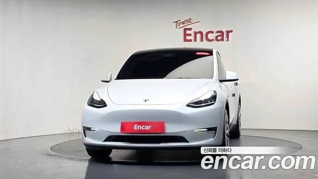 Tesla Model Y 2021 thumb 2