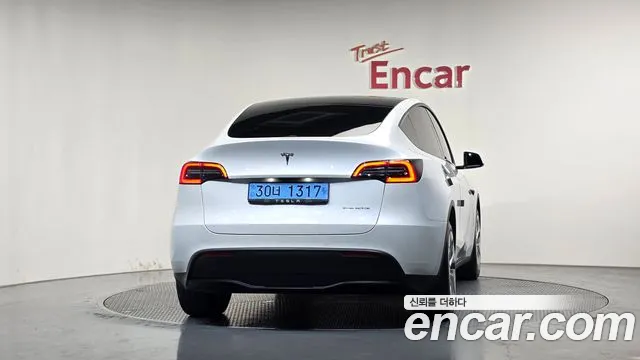 Tesla Model Y 2021 thumb 3