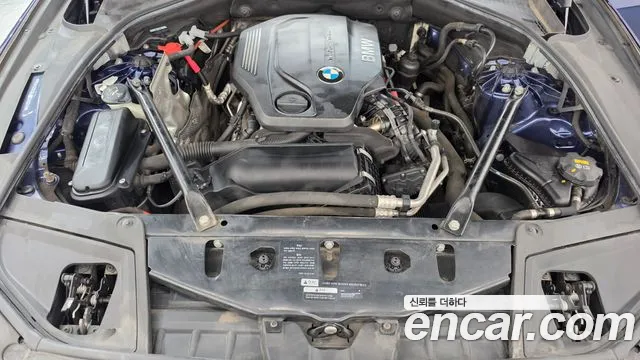 BMW 5-Series 2016 thumb 6