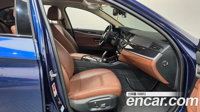BMW 5-Series 2016 thumb 11