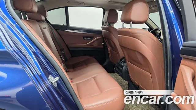 BMW 5-Series 2016 thumb 12