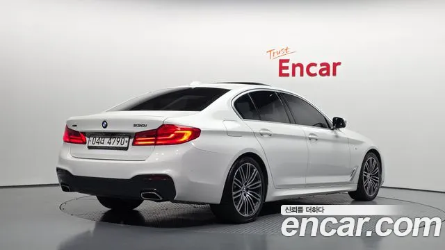 BMW 5-Series 2019 thumb 2