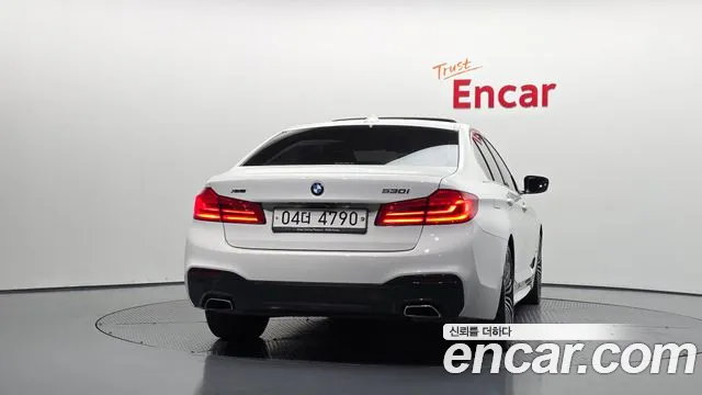 BMW 5-Series 2019 thumb 4