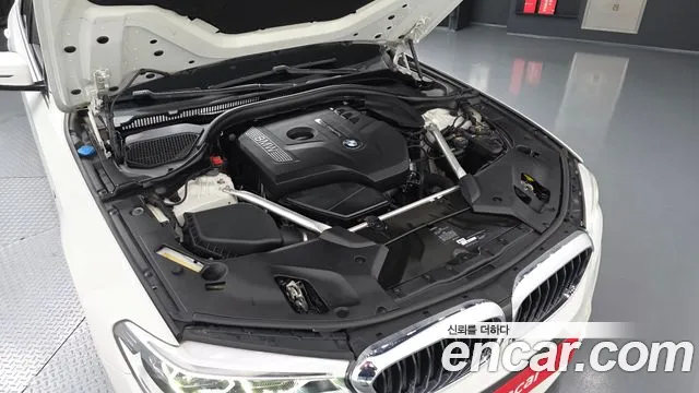 BMW 5-Series 2019 thumb 6