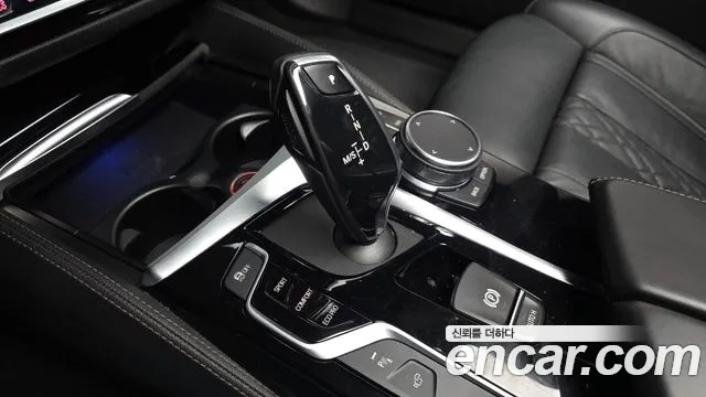 BMW 5-Series 2019 thumb 9
