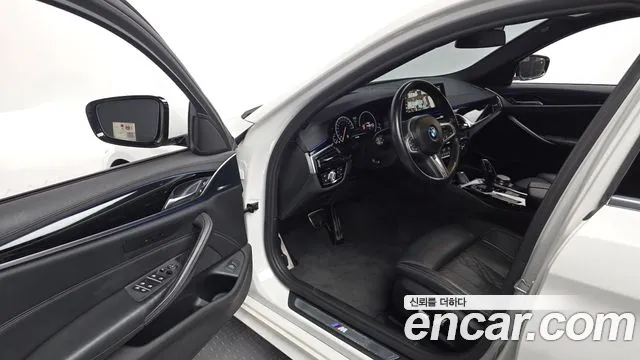 BMW 5-Series 2019 thumb 10