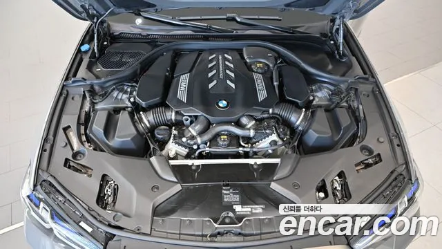 BMW 5-Series 2020 thumb 6