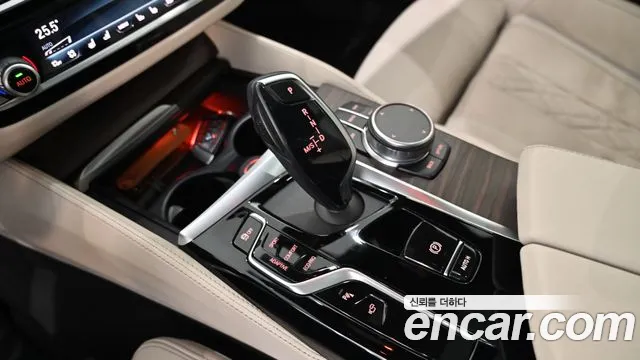 BMW 5-Series 2020 thumb 9