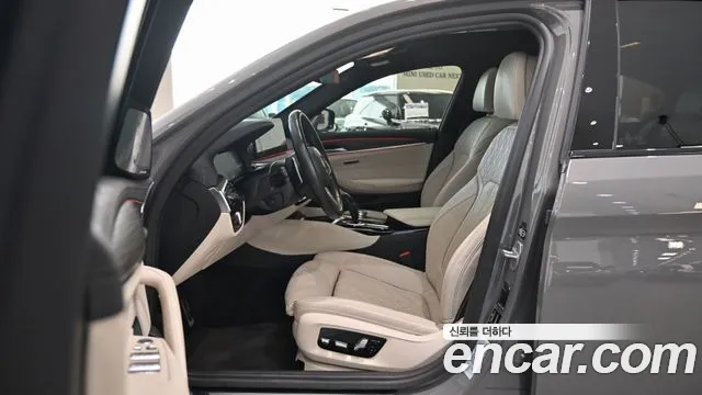 BMW 5-Series 2020 thumb 10