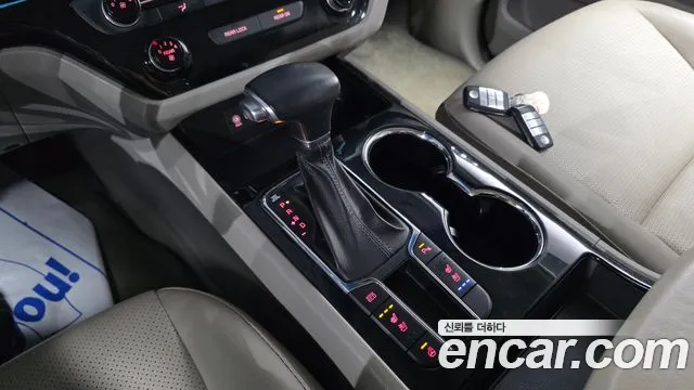 Kia Carnival 2018 thumb 8