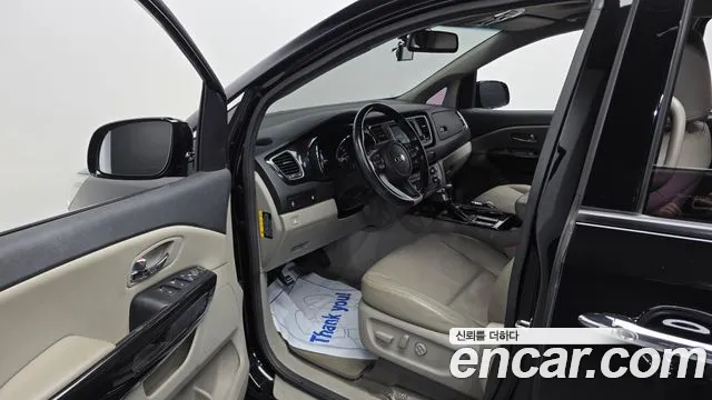 Kia Carnival 2018 thumb 9